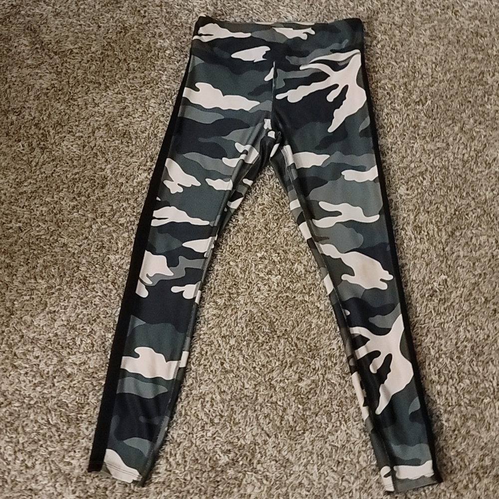 Forever 21 Camo Athletic Pants‎ Size Medium